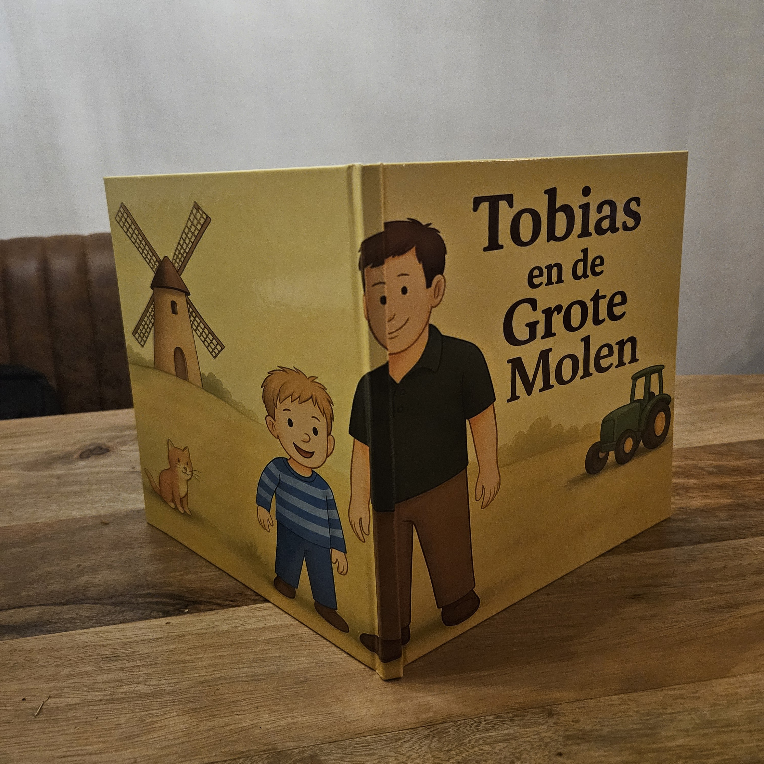 Voorkant van een luxe hardcover kinderboek met naam